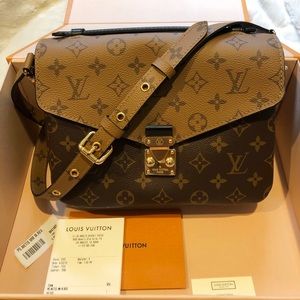 LOUIS VUITTON REVERSE POCHETTE METIS.